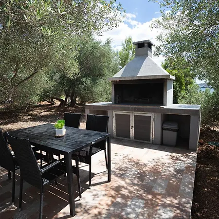 招待所 Modrave Robizon *