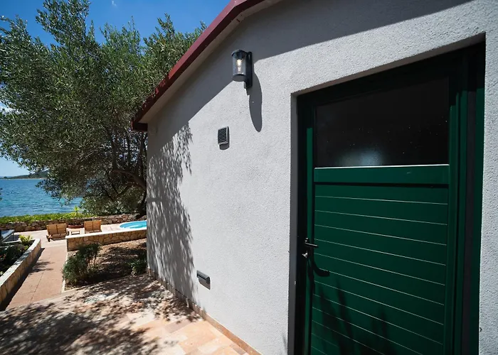 Modrave Robizon * 穆泰尔岛