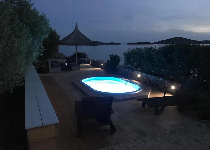 招待所 Modrave Robizon 穆泰尔岛